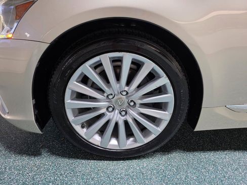 Used 2013 Lexus LS 460 w/ Comfort Pkg RWD image 12