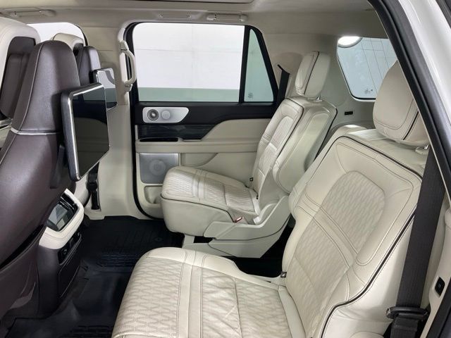 Used 2022 Lincoln Navigator L Black Label AWD/4WD image 31