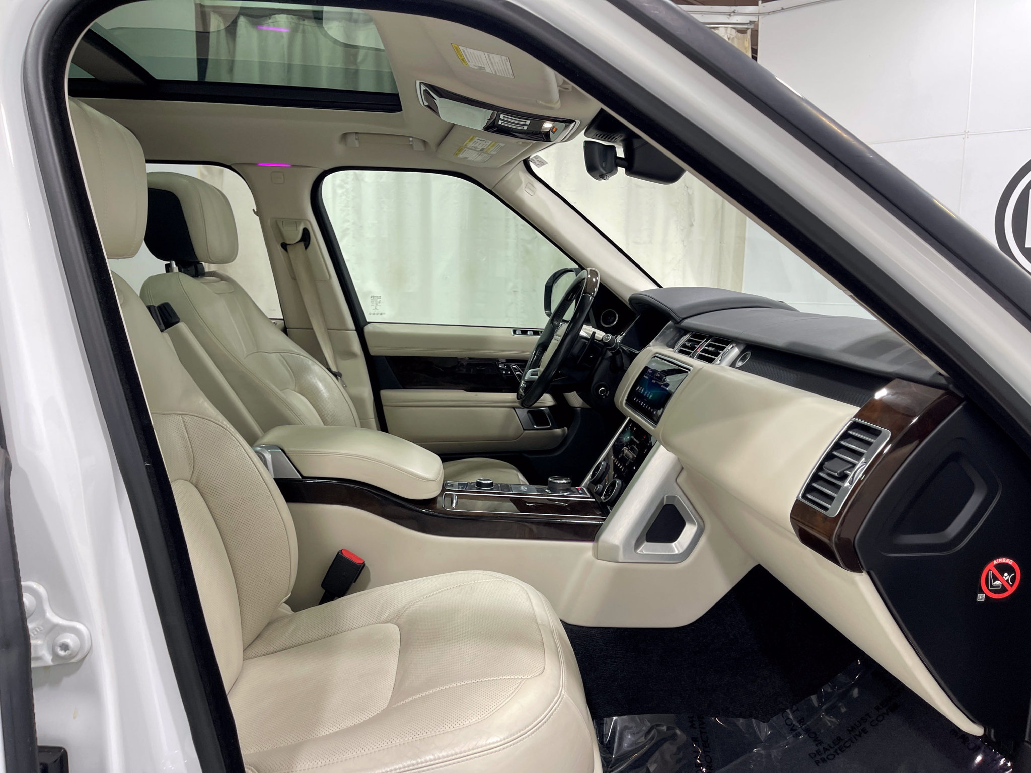 Used 2018 Land Rover Range Rover Supercharged AWD/4WD image 32