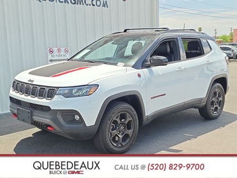 Used 2023 Jeep Compass Trailhawk w/ Trailhawk Convenience Group AWD/4WD image 3