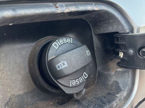 Used 2013 Volkswagen Passat TDI SE image 8