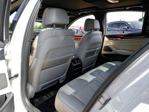 Used 2019 BMW 540i w/ Executive Package image 46