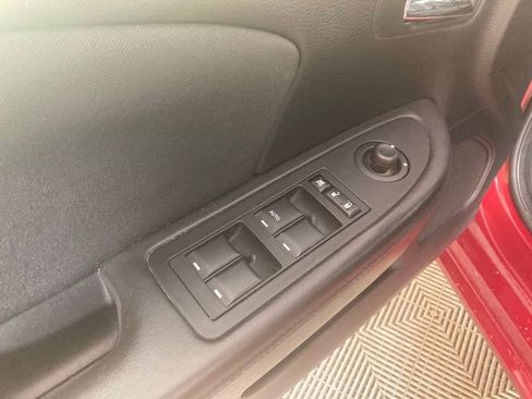 Used 2011 Chrysler 200 Touring image 8