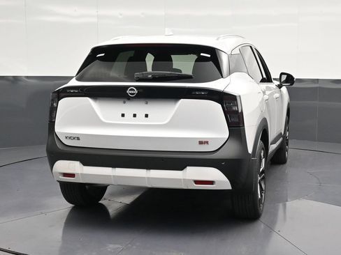 Used 2025 Nissan Kicks SR FWD image 2