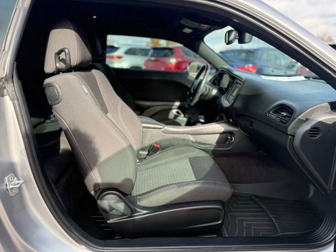 Used 2016 Dodge Challenger SXT image 14