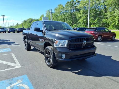 Used 2018 RAM 1500 Express w/ Express Value Package AWD/4WD image 4