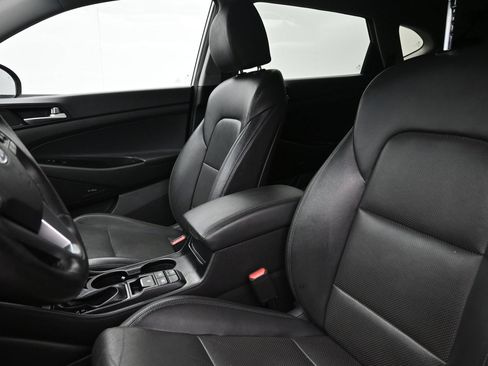 Used 2020 Hyundai Tucson Limited FWD image 11
