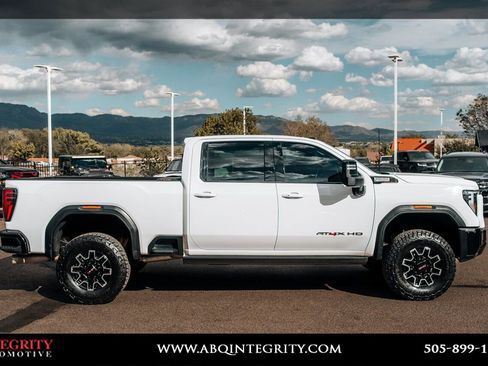 Used 2025 GMC Sierra 2500 AT4X image 8