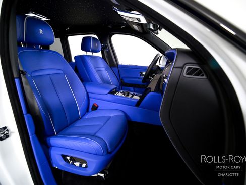 Used 2024 Rolls-Royce Cullinan Black Badge image 36