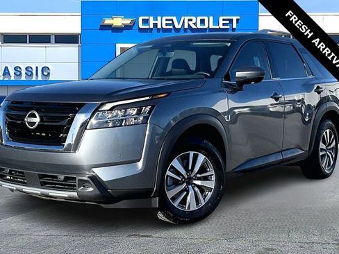 Used 2023 Nissan Pathfinder SL image 3