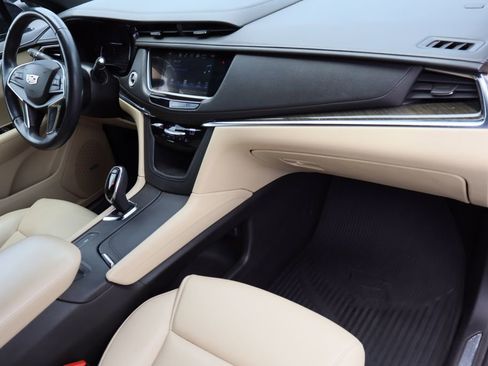 Used 2018 Cadillac XT5 FWD image 30
