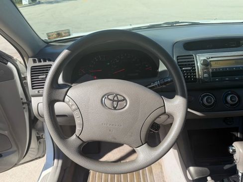 Used 2005 Toyota Camry XLE image 12