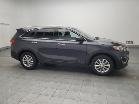 Used 2017 Kia Sorento LX image 11