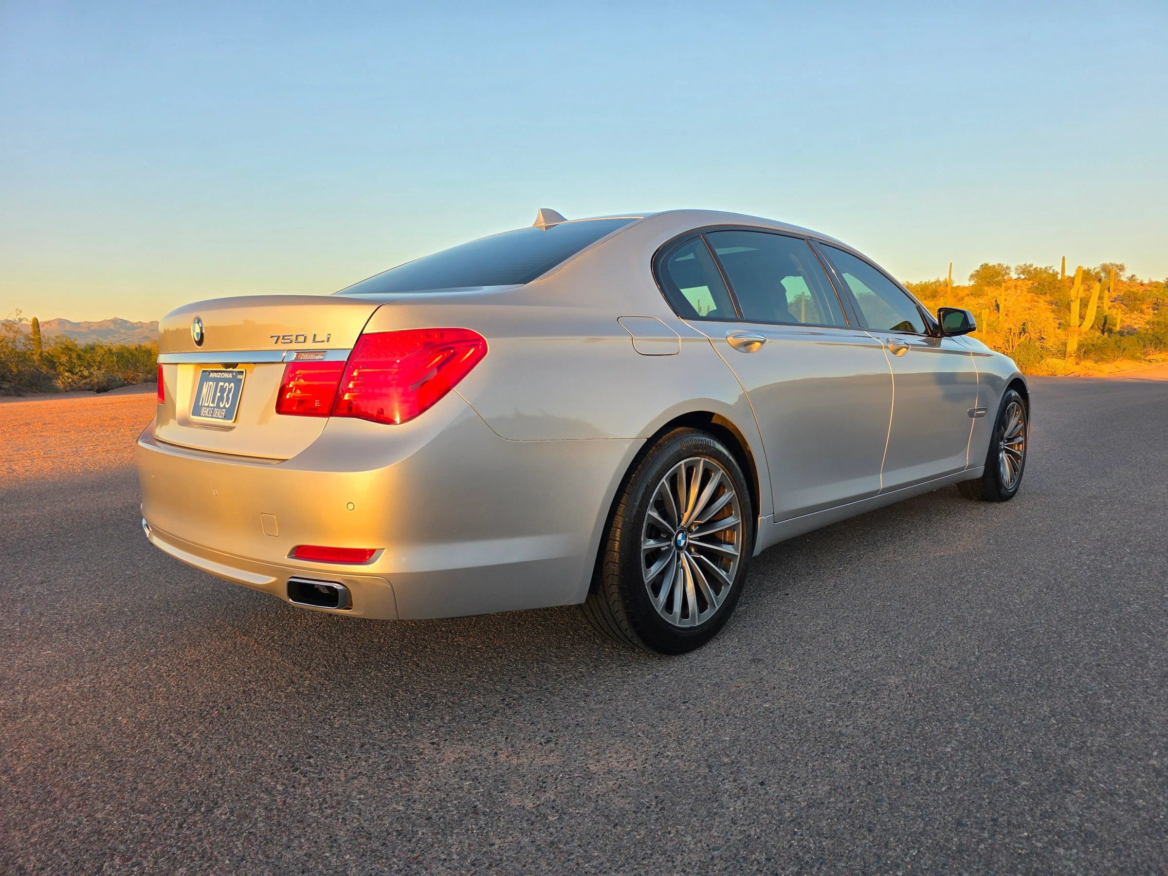 Used 2009 BMW 750Li w/ Sport Pkg RWD image 4