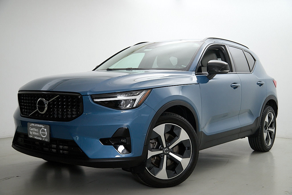 Certified 2023 Volvo XC40 B5 Plus w/ Protection Package Premier AWD/4WD image 3