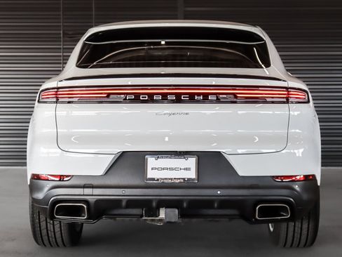 Certified 2025 Porsche Cayenne Coupe image 9
