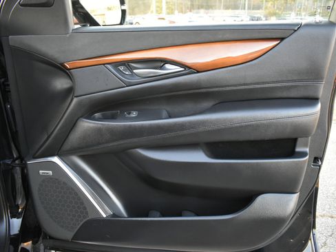 Used 2018 Cadillac Escalade Premium Luxury image 40