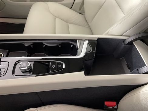Certified 2025 Volvo XC60 T8 Plus w/ Protection Package Premier AWD/4WD image 44