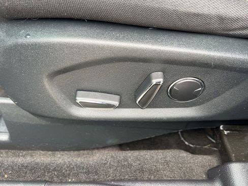 Used 2018 Ford Explorer XLT image 51