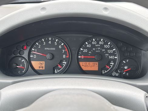 Used 2010 Nissan Frontier SE AWD/4WD image 17