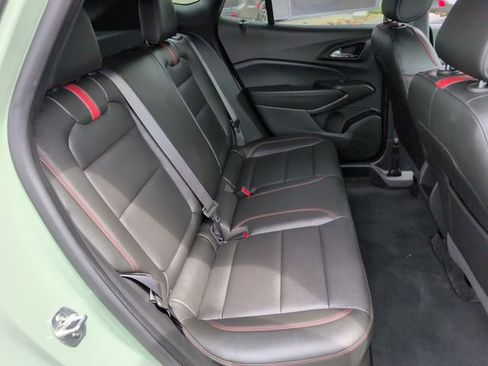 Used 2024 Chevrolet Trax RS w/ Sunroof Package FWD image 31
