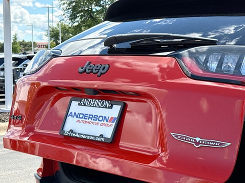 Used 2021 Jeep Cherokee Trailhawk AWD/4WD image 15