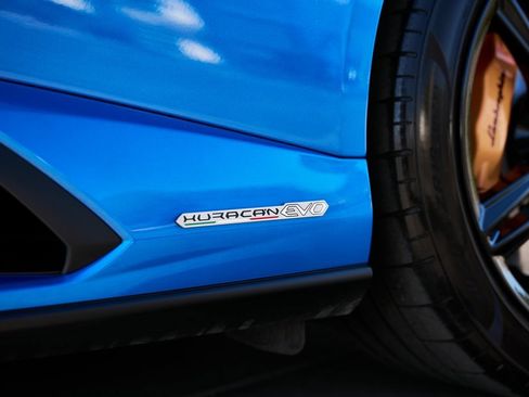 Used 2020 Lamborghini Huracan EVO image 7