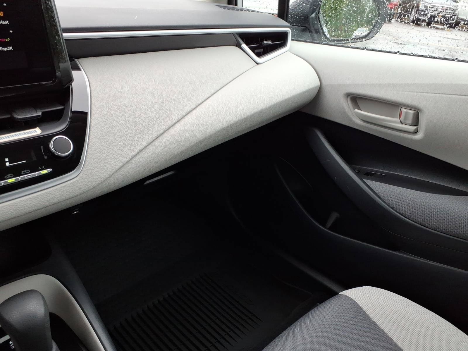Used 2024 Toyota Corolla LE FWD image 28