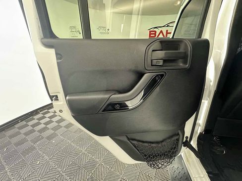 Used 2015 Jeep Wrangler Unlimited Sahara AWD/4WD image 17