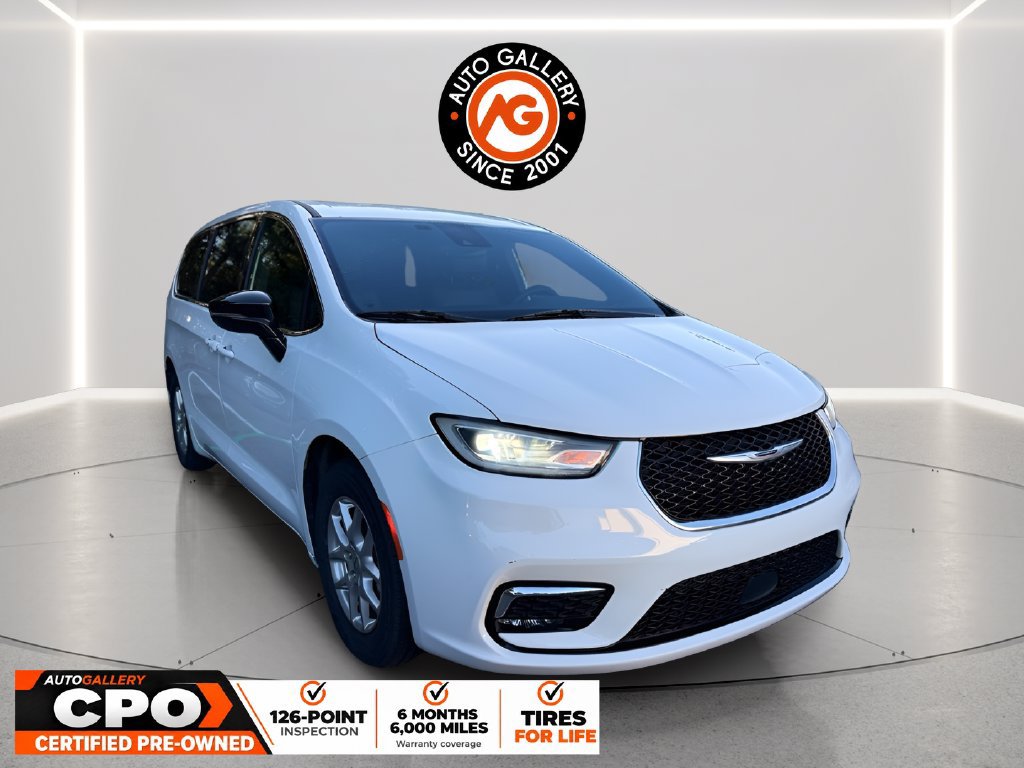 Used 2025 Chrysler Pacifica Select FWD image 1