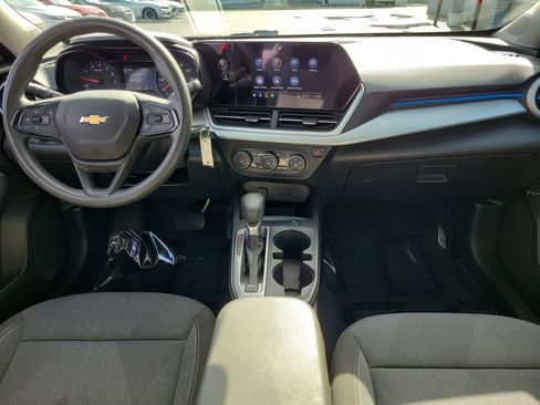 Used 2024 Chevrolet Trax LS FWD image 9