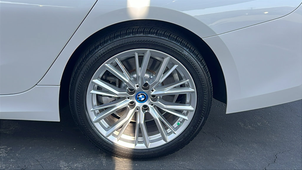 Used 2024 BMW 330e w/ Convenience Package RWD image 7