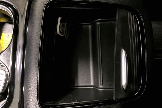 Used 2025 Chrysler Pacifica Limited FWD image 41
