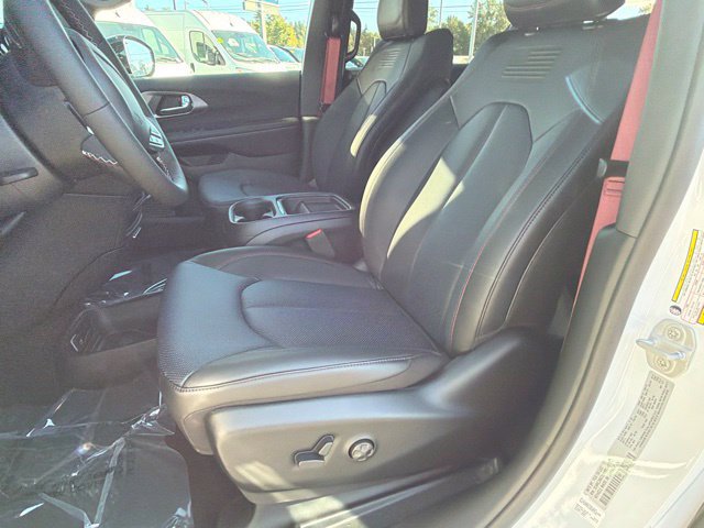 New 2027 Chrysler Pacifica Select AWD/4WD image 19