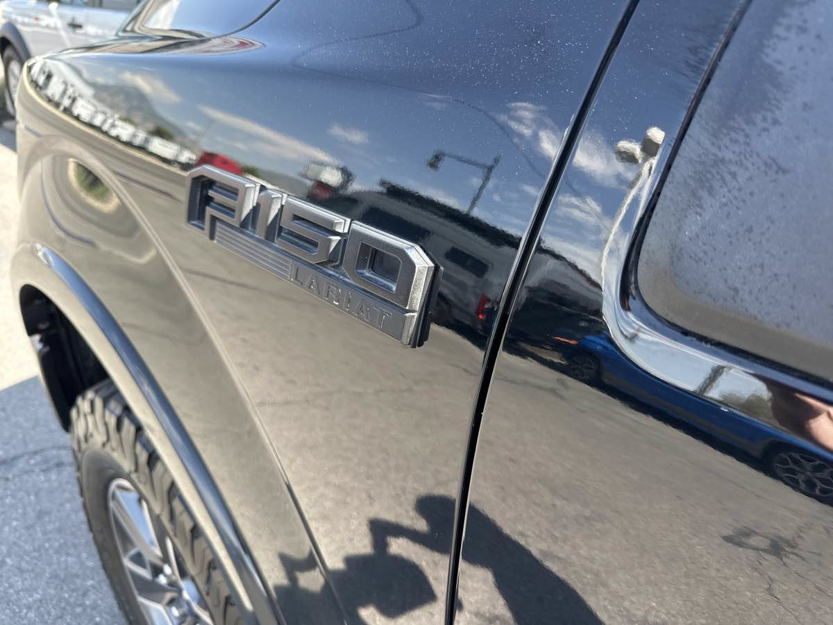 Used 2017 Ford F150 Lariat w/ Equipment Group 502A Luxury AWD/4WD image 9