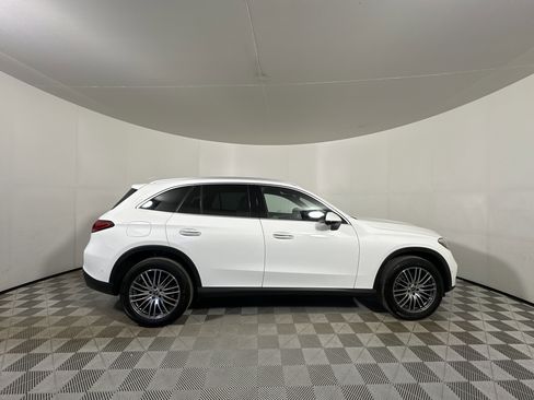 Used 2025 Mercedes-Benz GLC 300 4MATIC image 8