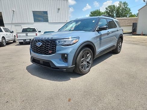 Used 2025 Ford Explorer ST w/ Sun And Sound Package AWD/4WD image 12