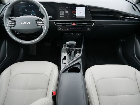 Certified 2023 Kia Niro EX image 10