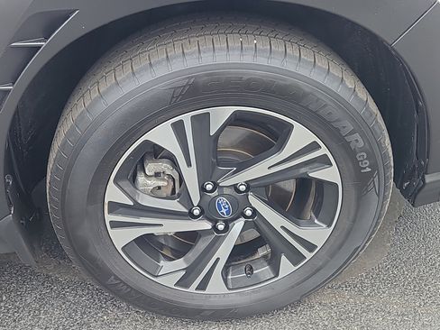 Certified 2025 Subaru Crosstrek 2.0i Premium image 28