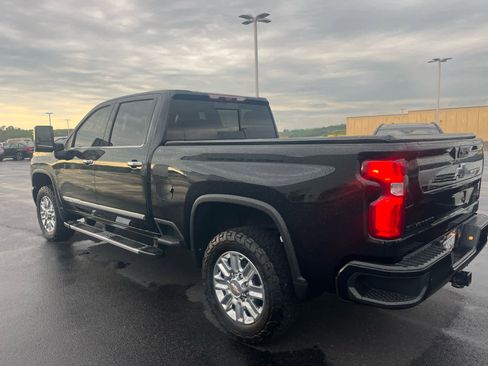 Used 2024 Chevrolet Silverado 2500 High Country w/ High Country Premium Package AWD/4WD image 11