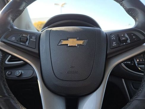 Used 2022 Chevrolet Trax LT w/ LT Convenience Package image 30