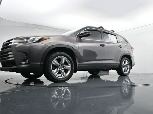 Used 2017 Toyota Highlander Limited AWD/4WD image 31