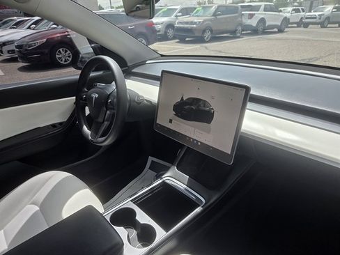 Used 2022 Tesla Model Y Performance AWD/4WD image 6