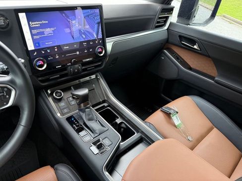 Certified 2025 Lexus GX 550 w/ Accessory Package (2T) AWD/4WD image 34