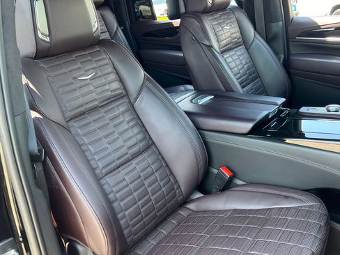 Used 2023 Cadillac Escalade ESV Sport Platinum w/ LPO, ONYX Package AWD/4WD image 19