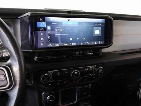 Used 2024 Jeep Gladiator Sport image 5