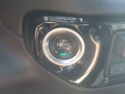 Used 2025 GMC Sierra 1500 SLT image 27