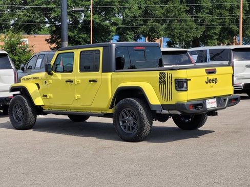 Used 2024 Jeep Gladiator Sport AWD/4WD image 7