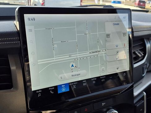 Used 2024 Ford Expedition XLT image 4