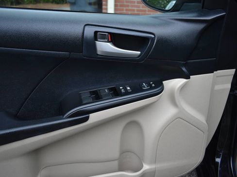 Used 2014 Toyota Camry FWD image 15